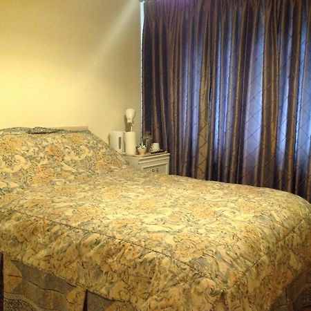 Shepperton Guesthouse Bagian luar foto